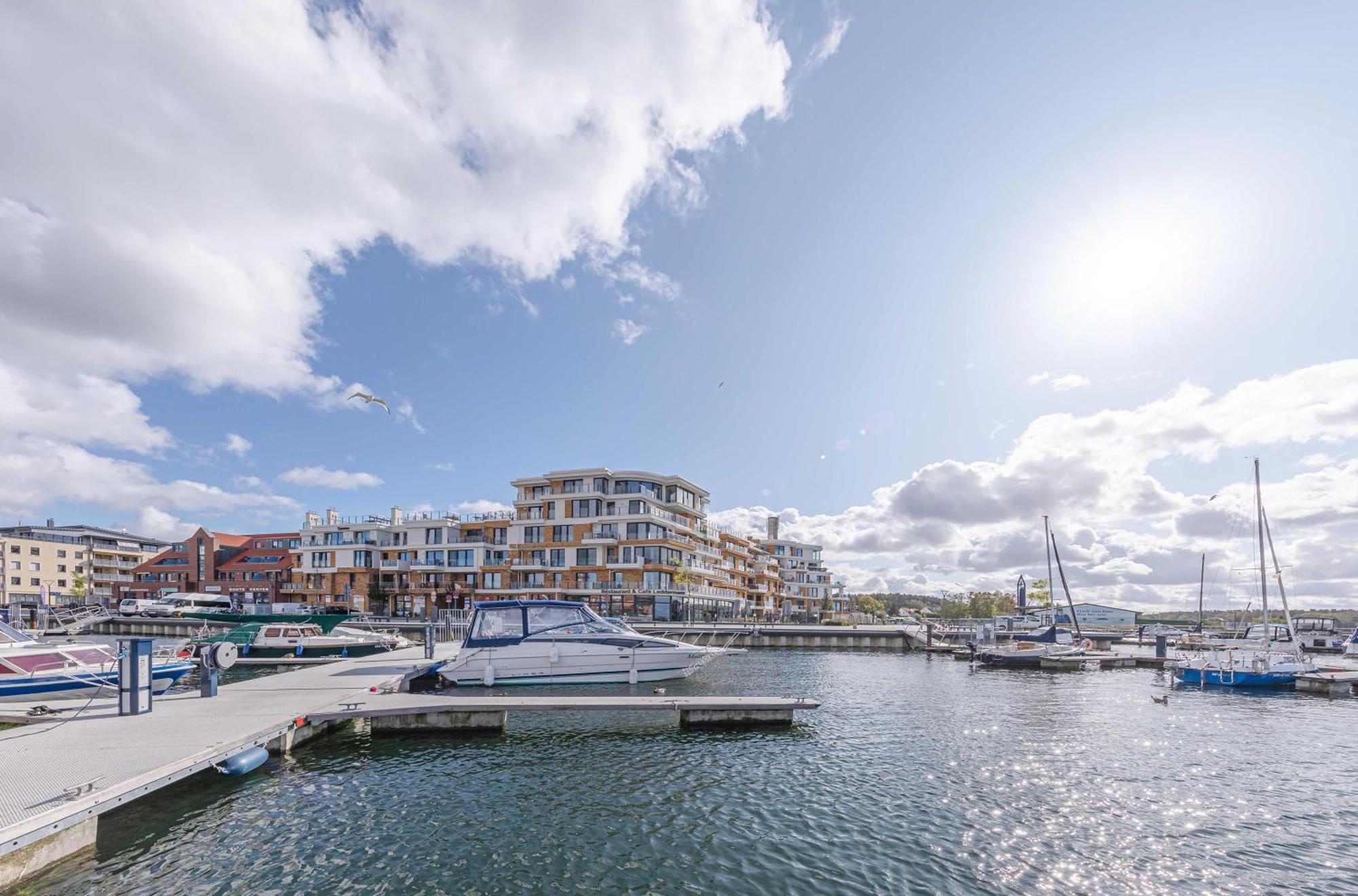 Mueritz Utkiek - Apartment Mit Seeblick & Balkon In Der Hafenresidenz Варен Экстерьер фото